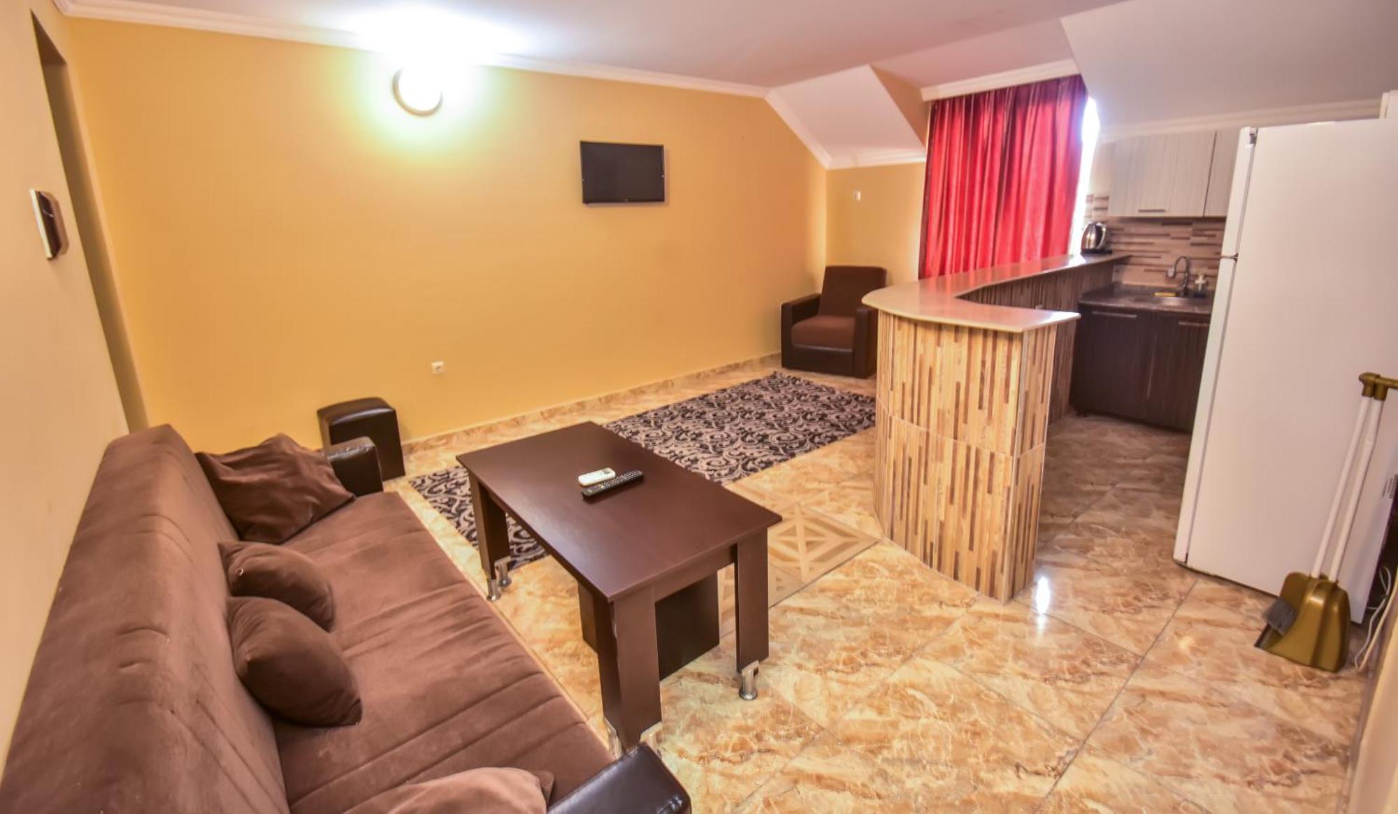 Family Apartments In Batoemi Buitenkant foto