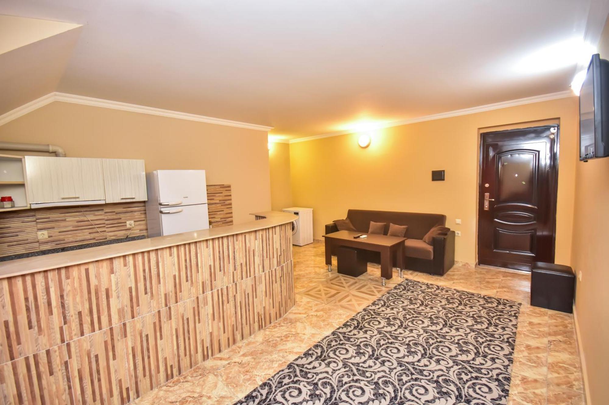 Family Apartments In Batoemi Buitenkant foto
