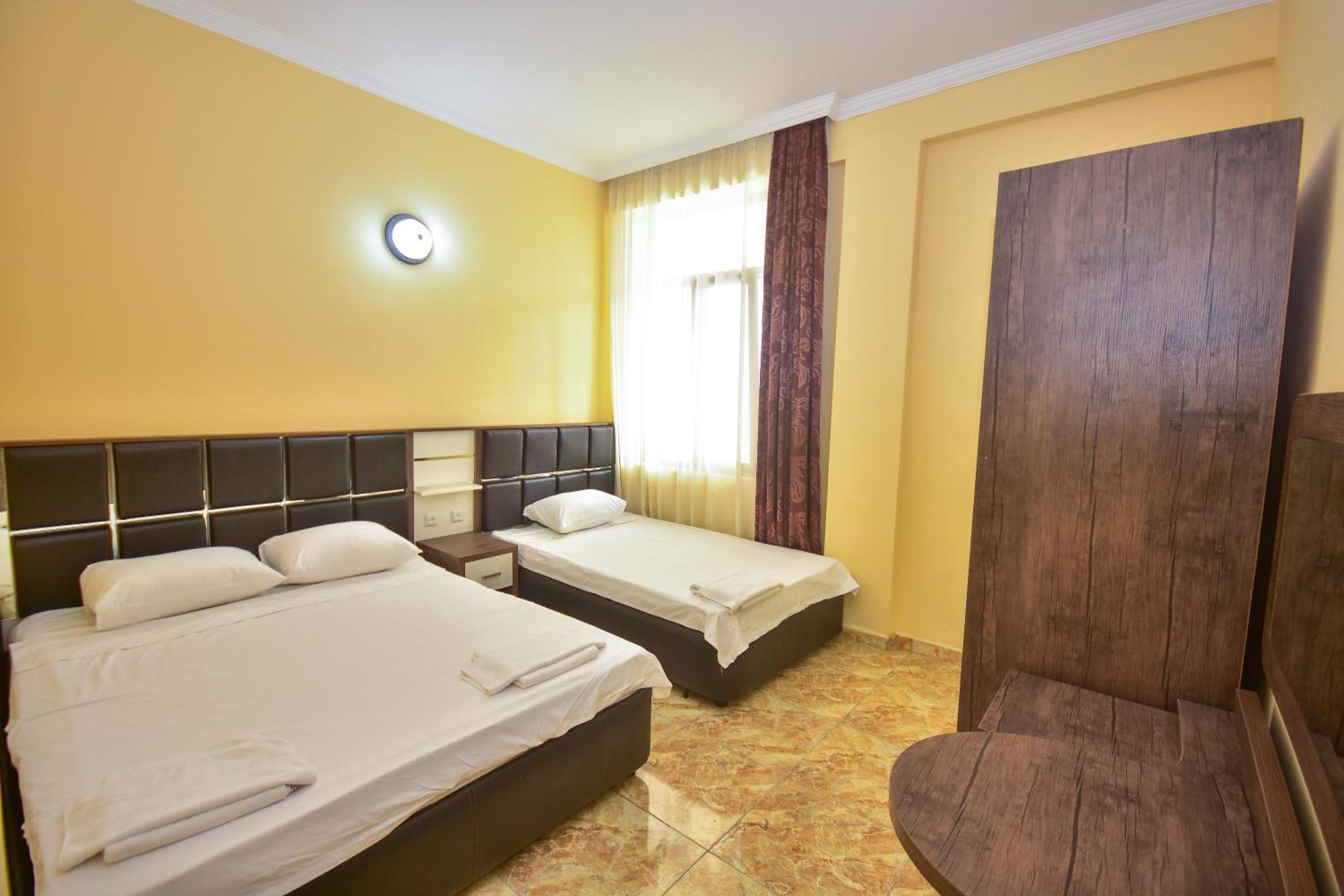 Family Apartments In Batoemi Buitenkant foto