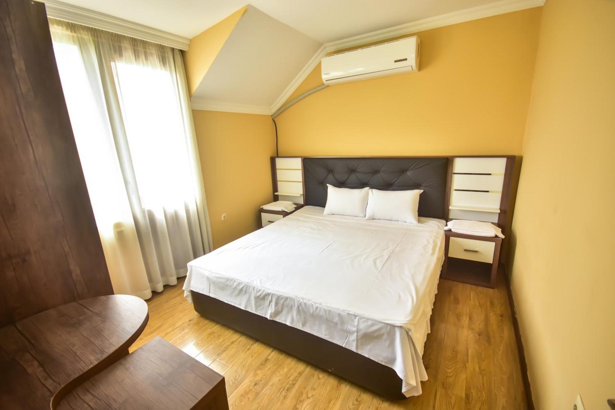 Family Apartments In Batoemi Buitenkant foto