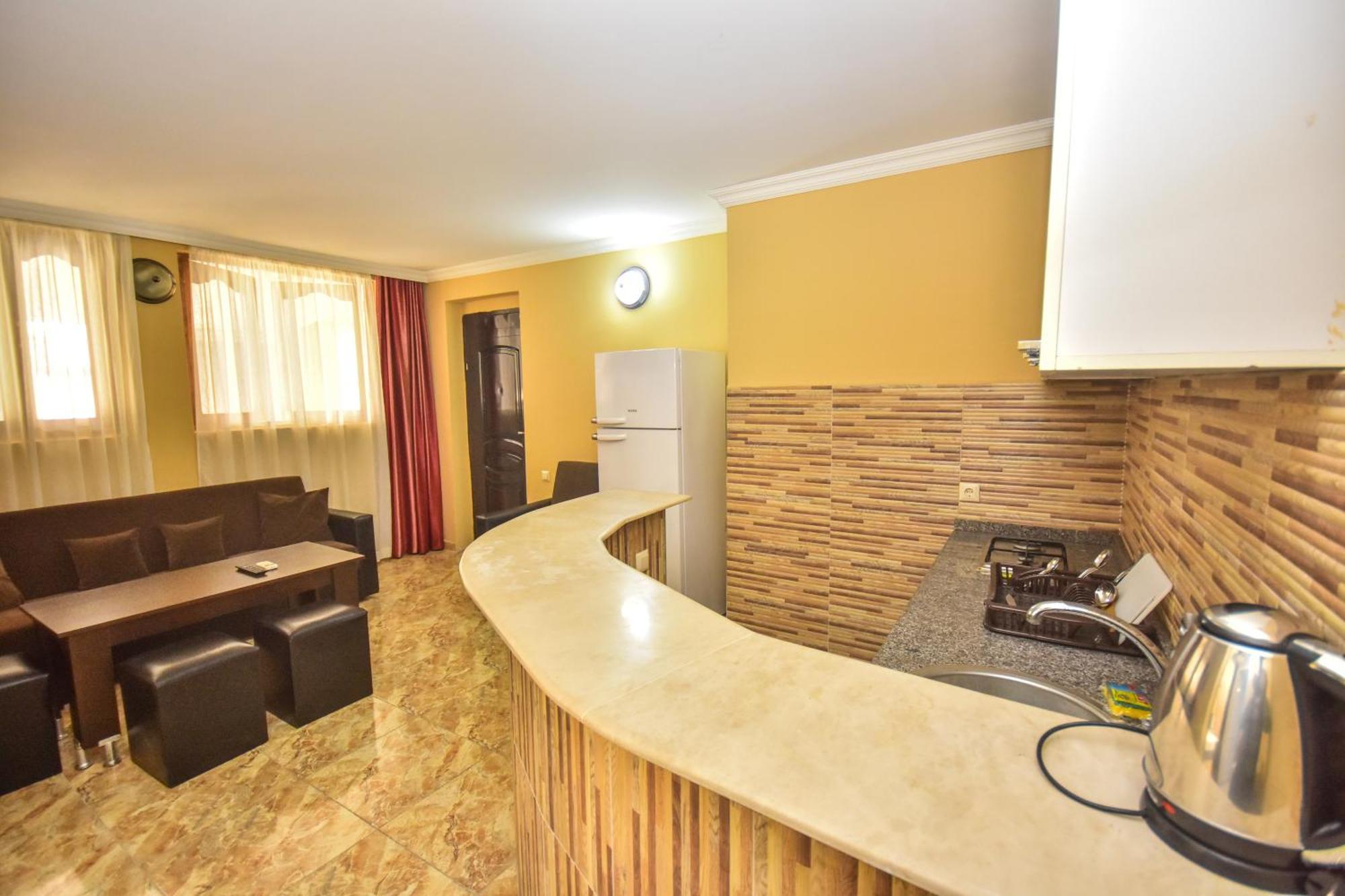 Family Apartments In Batoemi Buitenkant foto